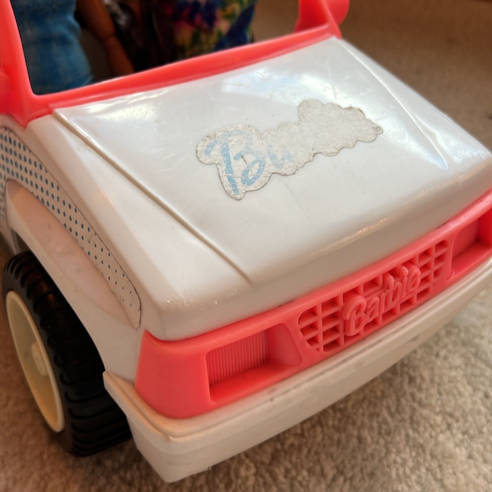 Vintage Barbie Jeep with 2 Dolls - Picture 4 of 8